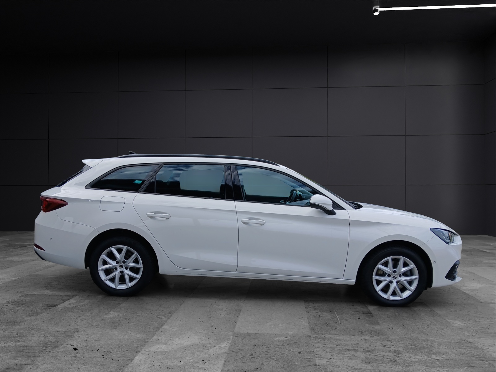 Fahrzeugabbildung SEAT Leon ST TDI Style DSG LED Navi AID Pano GRA Park-Assist SH