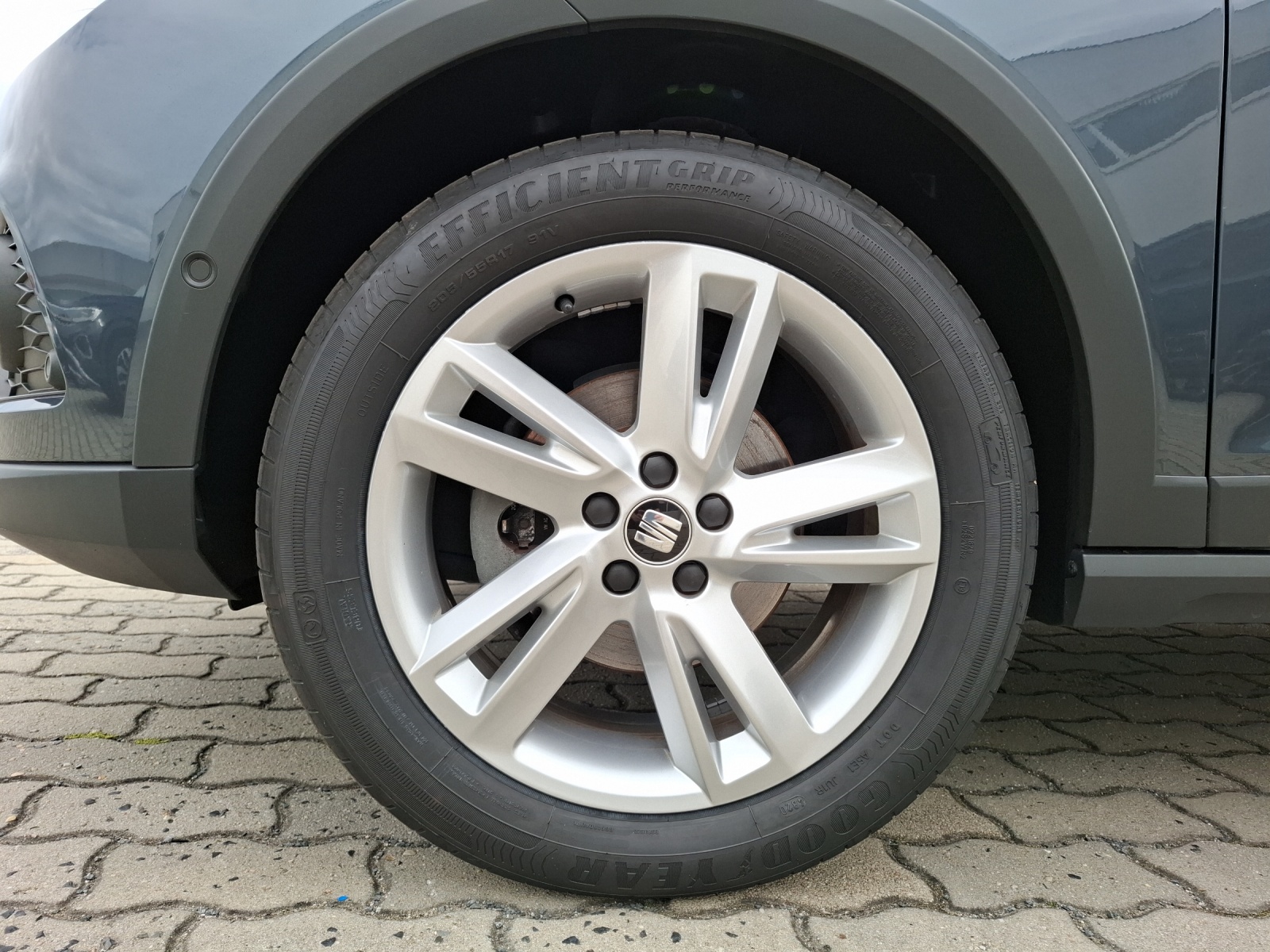 Fahrzeugabbildung SEAT Arona TSI FR-Line DSG LED Navi AID ACC RFK SH