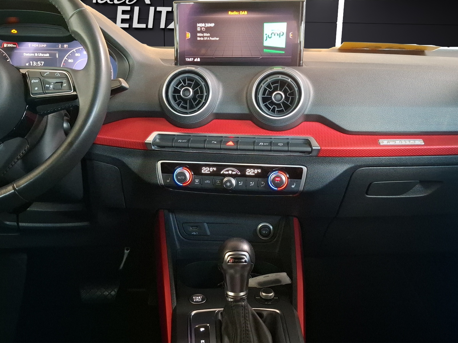 Fahrzeugabbildung Audi Q2 TFSI quattro S-Line Navi AVC ACC PDC SHZ APP 19