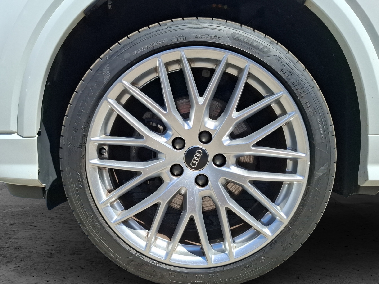 Fahrzeugabbildung Audi Q2 TFSI quattro S-Line Navi AVC ACC PDC SHZ APP 19