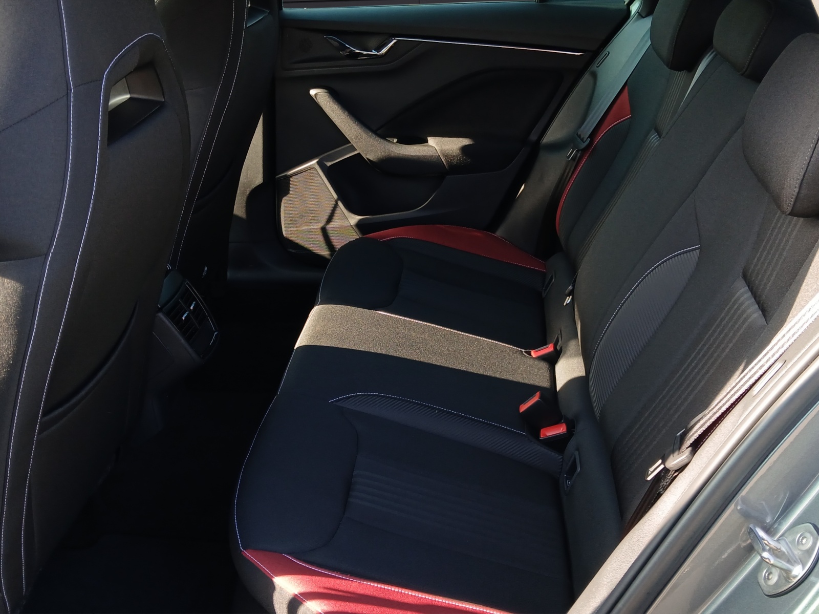 Fahrzeugabbildung SKODA Kamiq TSI Monte-Carlo LED Pano APP GRA PDC SH 18