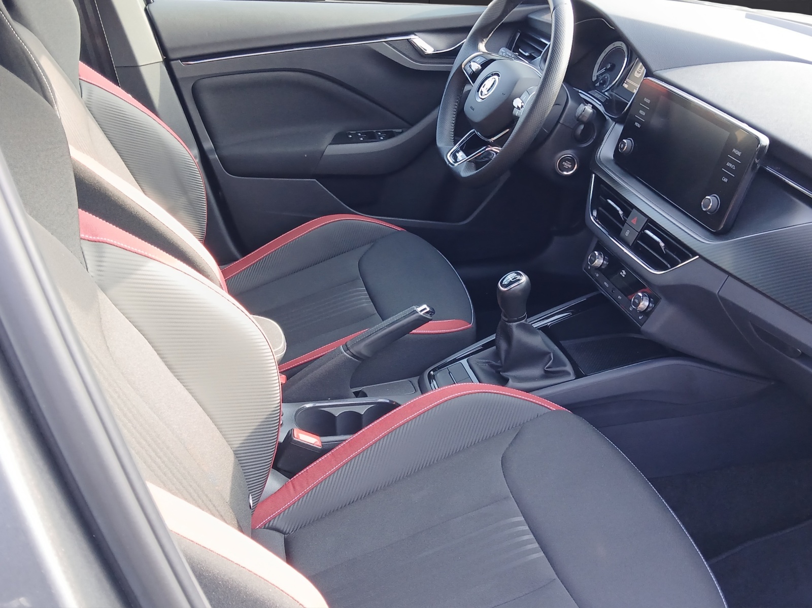 Fahrzeugabbildung SKODA Kamiq TSI Monte-Carlo LED Pano APP GRA PDC SH 18