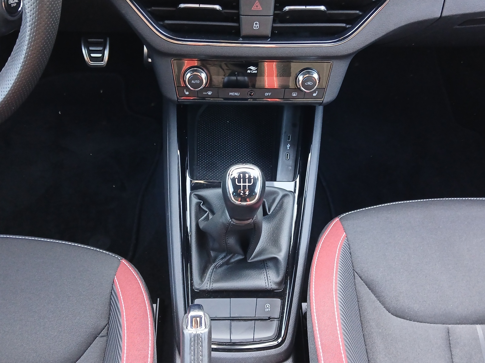 Fahrzeugabbildung SKODA Kamiq TSI Monte-Carlo LED Pano APP GRA PDC SH 18