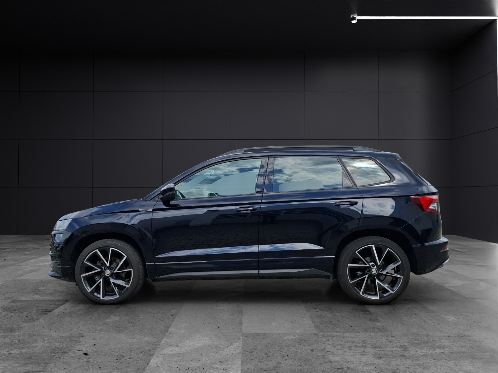 Fahrzeugabbildung SKODA Karoq TSI Sportline DSG 4x4 LED AHK Navi PANO ACC RFK 19