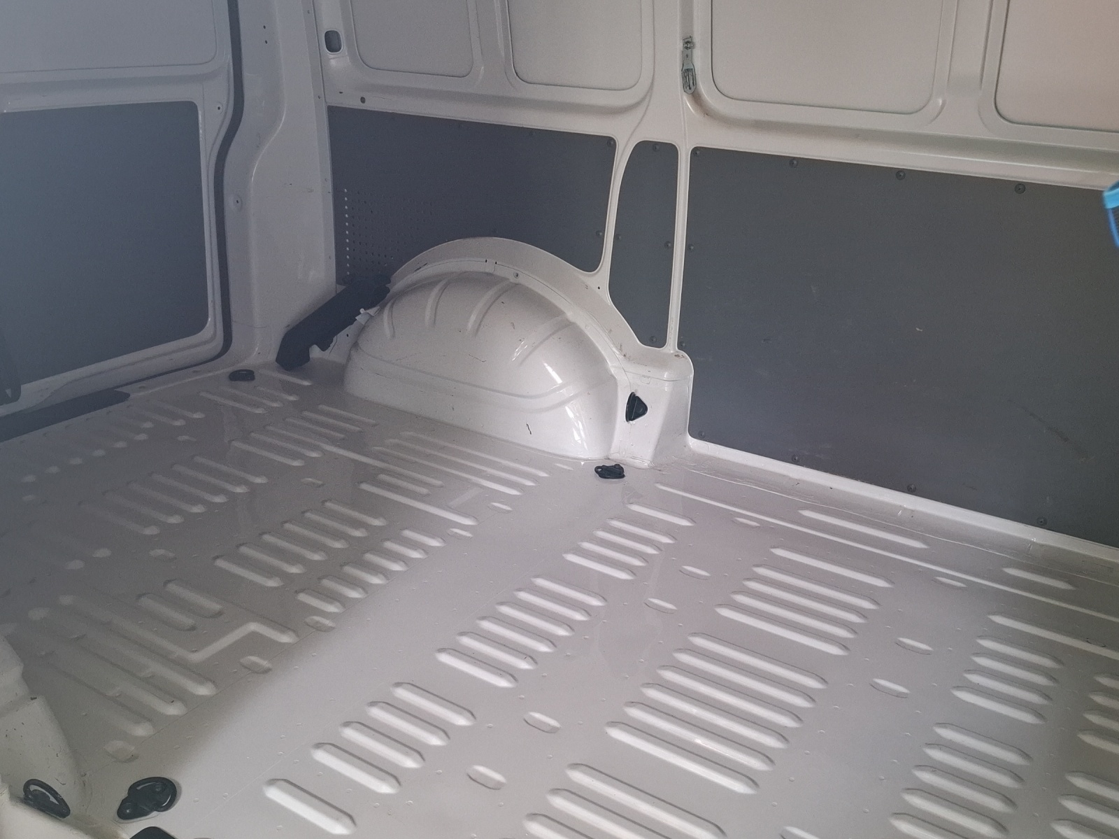 Fahrzeugabbildung Volkswagen T6 Transporter T6.1 TDI Kasten EcoProfi AHK DAB ohne Klima!!!