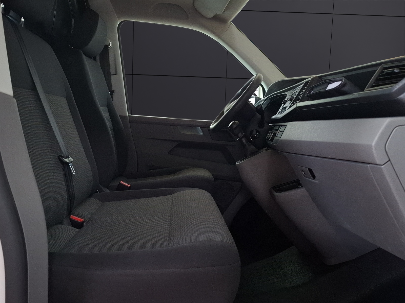 Fahrzeugabbildung Volkswagen T6 Transporter T6.1 TDI Kasten EcoProfi AHK DAB ohne Klima!!!