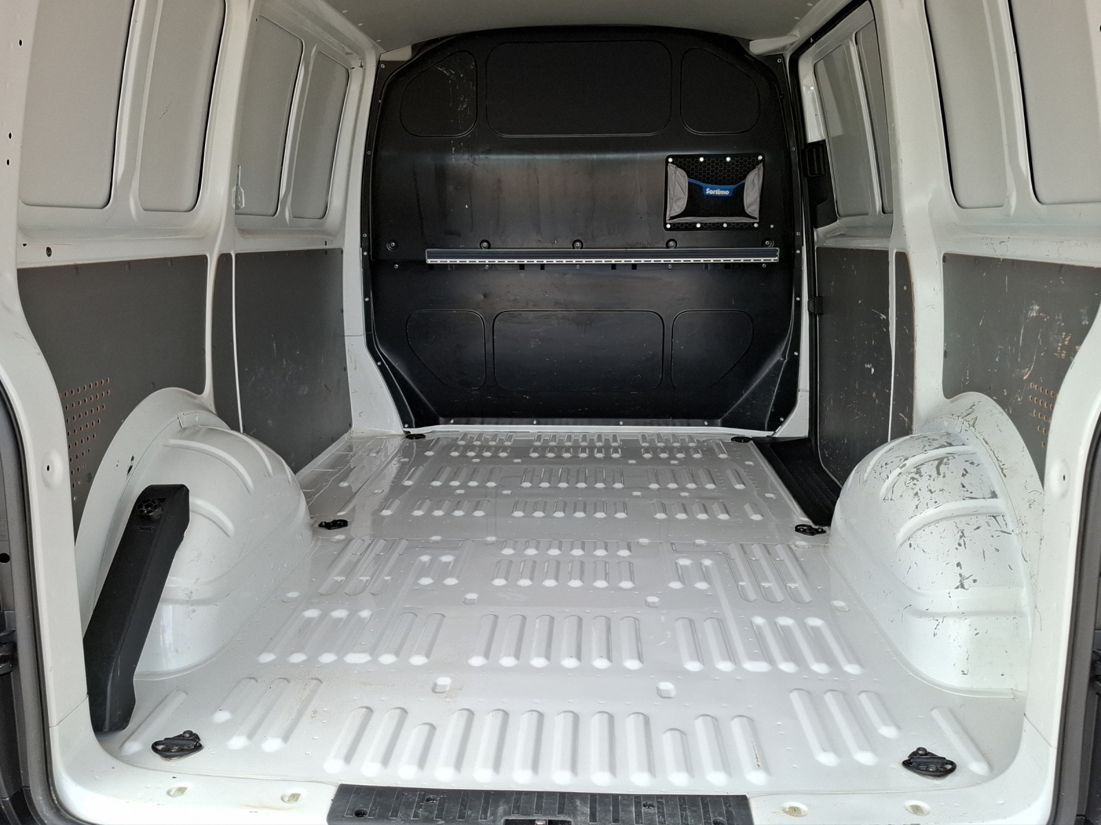 Fahrzeugabbildung Volkswagen T6 Transporter T6.1 TDI Kasten EcoProfi AHK DAB ohne Klima!!!