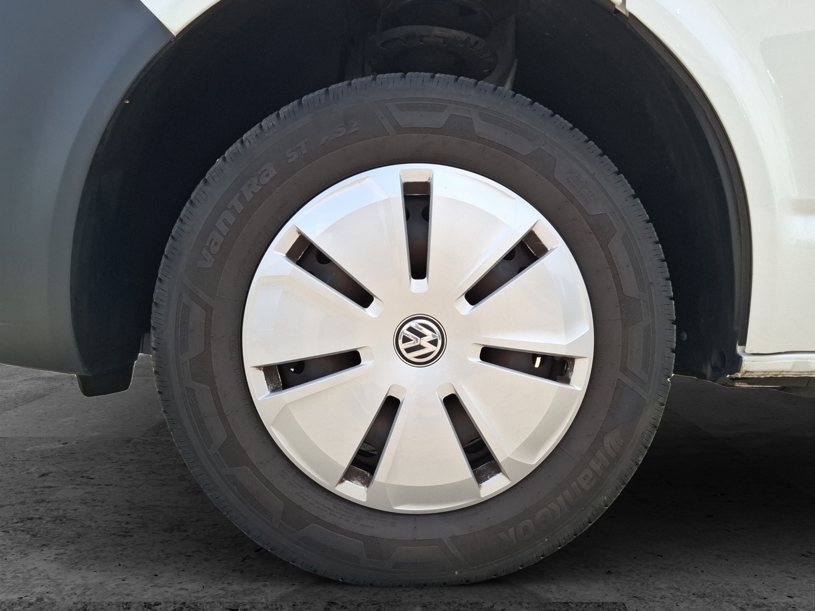 Fahrzeugabbildung Volkswagen T6 Transporter T6.1 TDI Kasten EcoProfi AHK DAB ohne Klima!!!