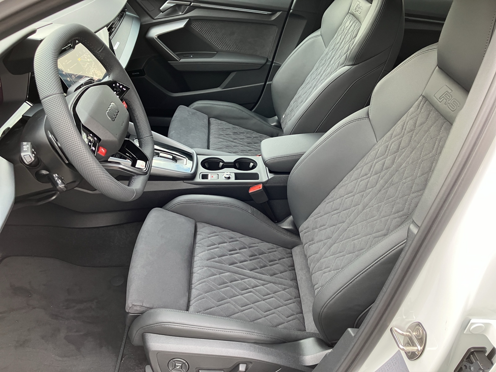 Fahrzeugabbildung Audi RS 3 Limousine 2.5 TFSI quattro Matrix LED, NAVI, ACC , 294 KW