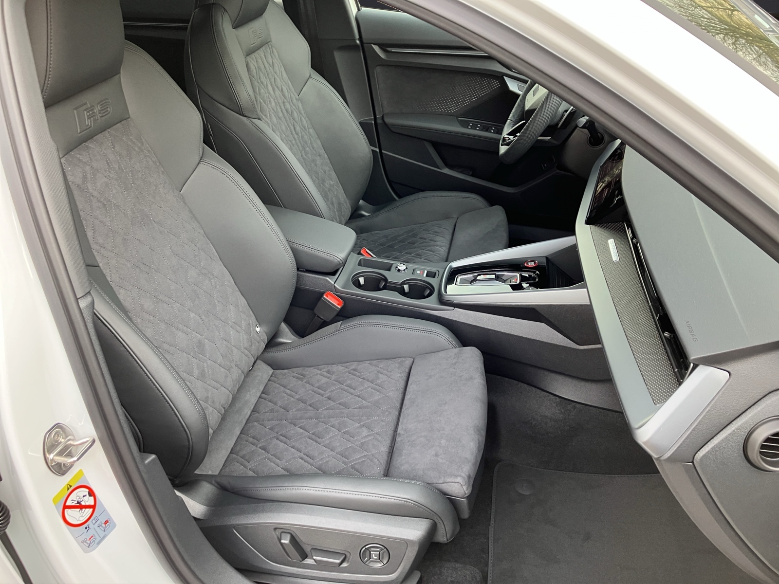 Fahrzeugabbildung Audi RS 3 Limousine 2.5 TFSI quattro Matrix LED, NAVI, ACC , 294 KW