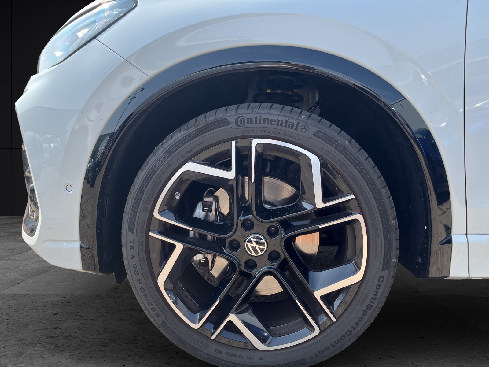 Fahrzeugabbildung Volkswagen Tiguan TDI R-Line 4M DSG MATRIX AHK PANO 20