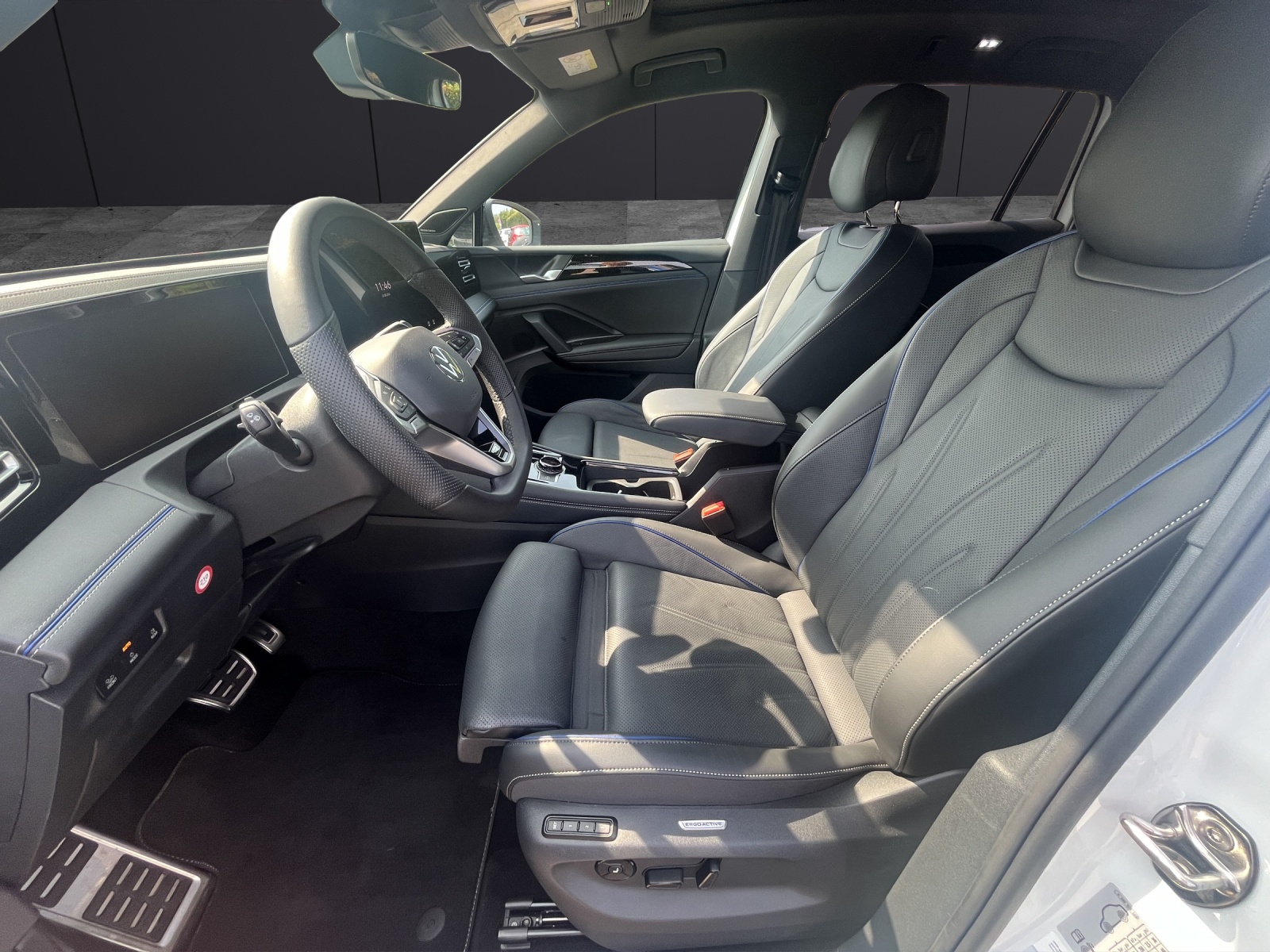 Fahrzeugabbildung Volkswagen Tiguan TDI R-Line 4M DSG MATRIX AHK PANO 20