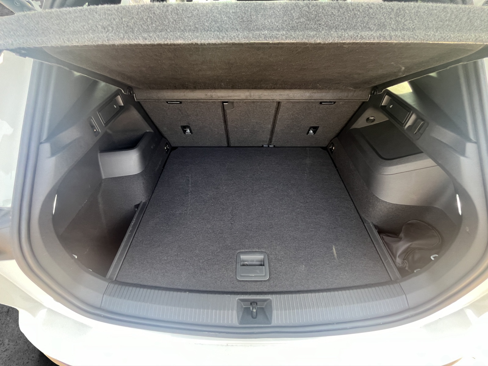 Fahrzeugabbildung Volkswagen Tiguan TDI R-Line 4M DSG MATRIX AHK PANO 20