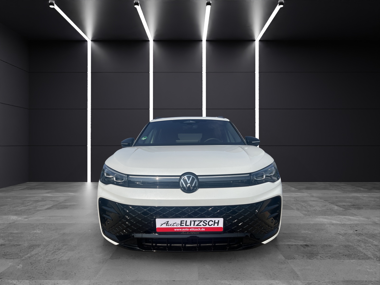 Fahrzeugabbildung Volkswagen Tiguan TDI R-Line 4M DSG MATRIX AHK PANO 20