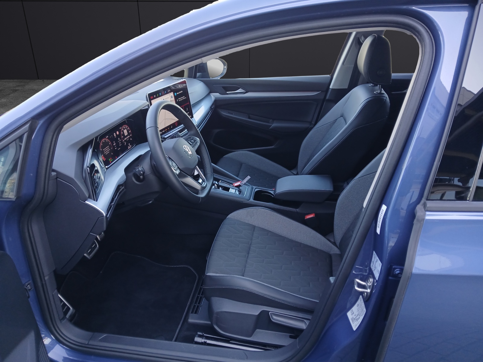 Fahrzeugabbildung Volkswagen Golf VIII Variant eTSI Goal DSG LED AHK Navi AID ACC RFK SH