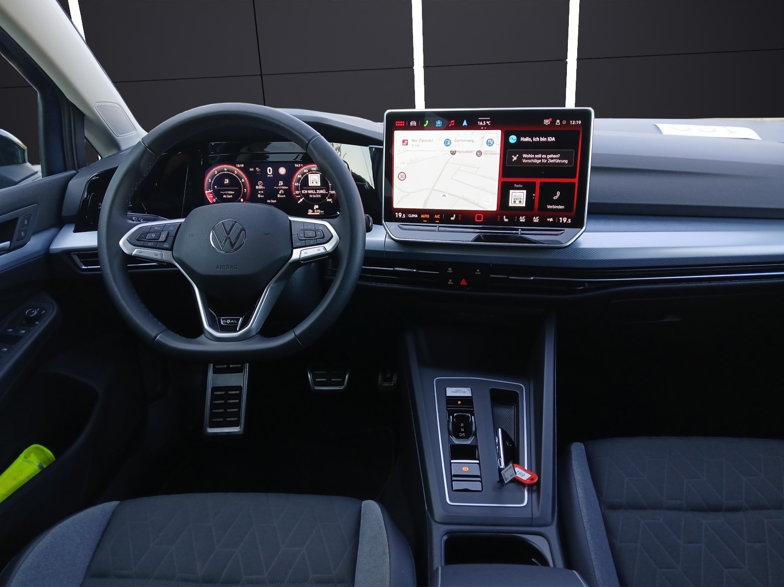 Fahrzeugabbildung Volkswagen Golf VIII Variant eTSI Goal DSG LED AHK Navi AID ACC RFK SH