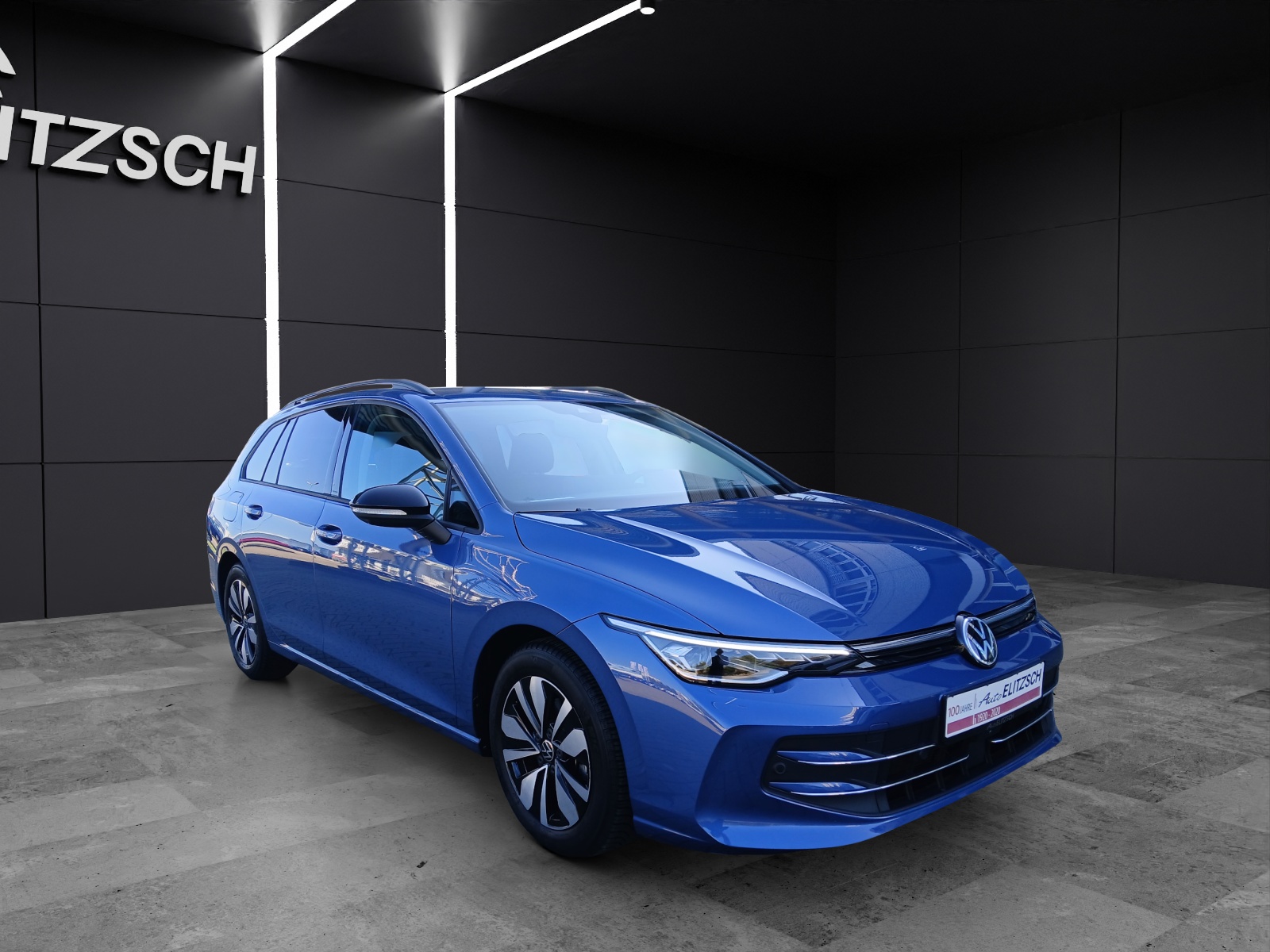 Fahrzeugabbildung Volkswagen Golf VIII Variant eTSI Goal DSG LED AHK Navi AID ACC RFK SH