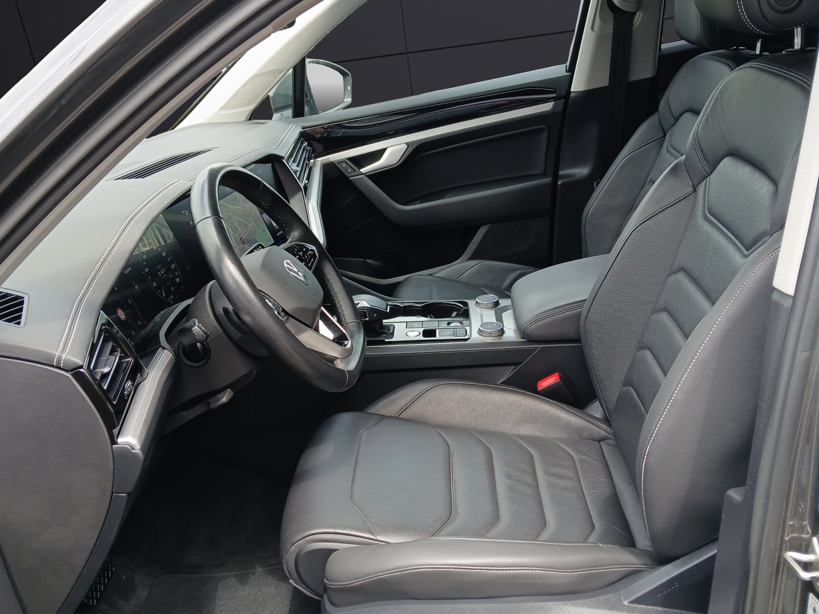 Fahrzeugabbildung Volkswagen Touareg 3.0 TDI 4M LED AHK Navi Luft ACC AID RFK SHZ