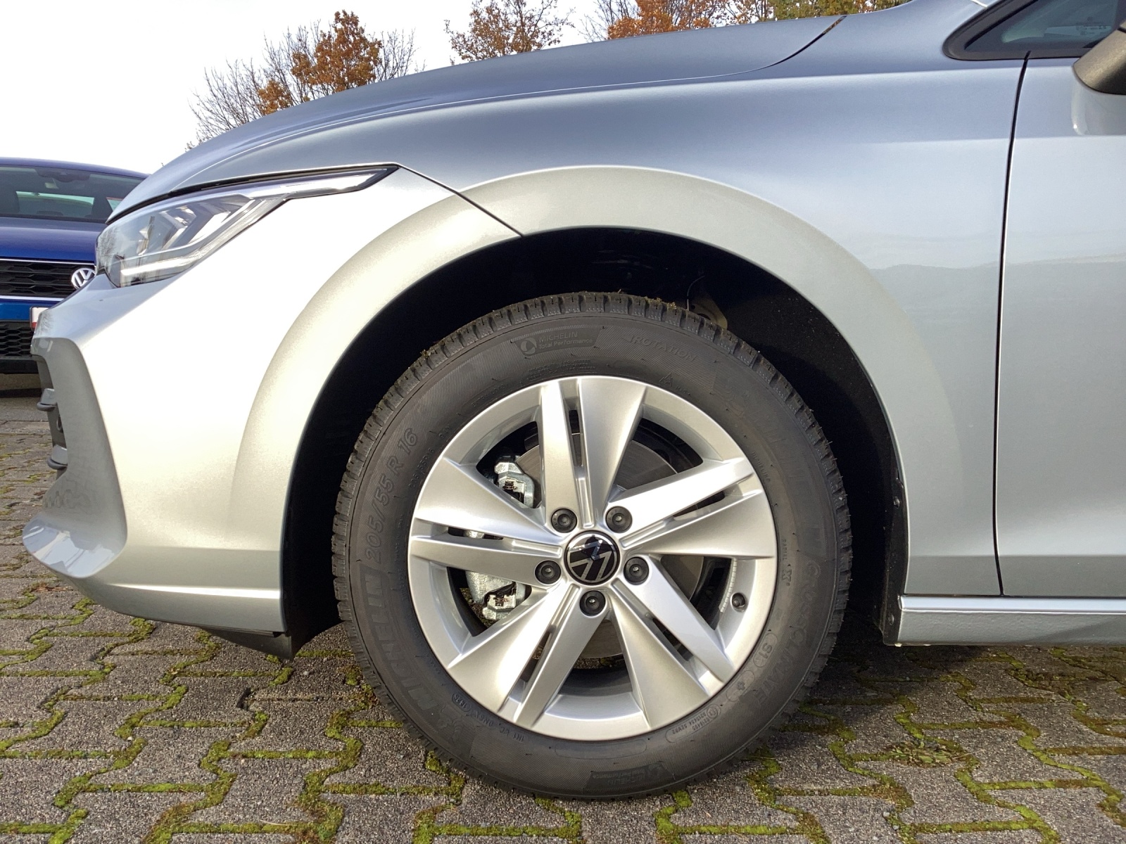 Fahrzeugabbildung Volkswagen Golf Life LED NAVI DAB AUTO LIGHT ASSIST ACC