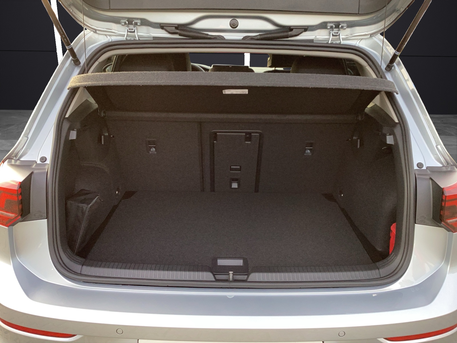 Fahrzeugabbildung Volkswagen Golf Life LED NAVI DAB AUTO LIGHT ASSIST ACC