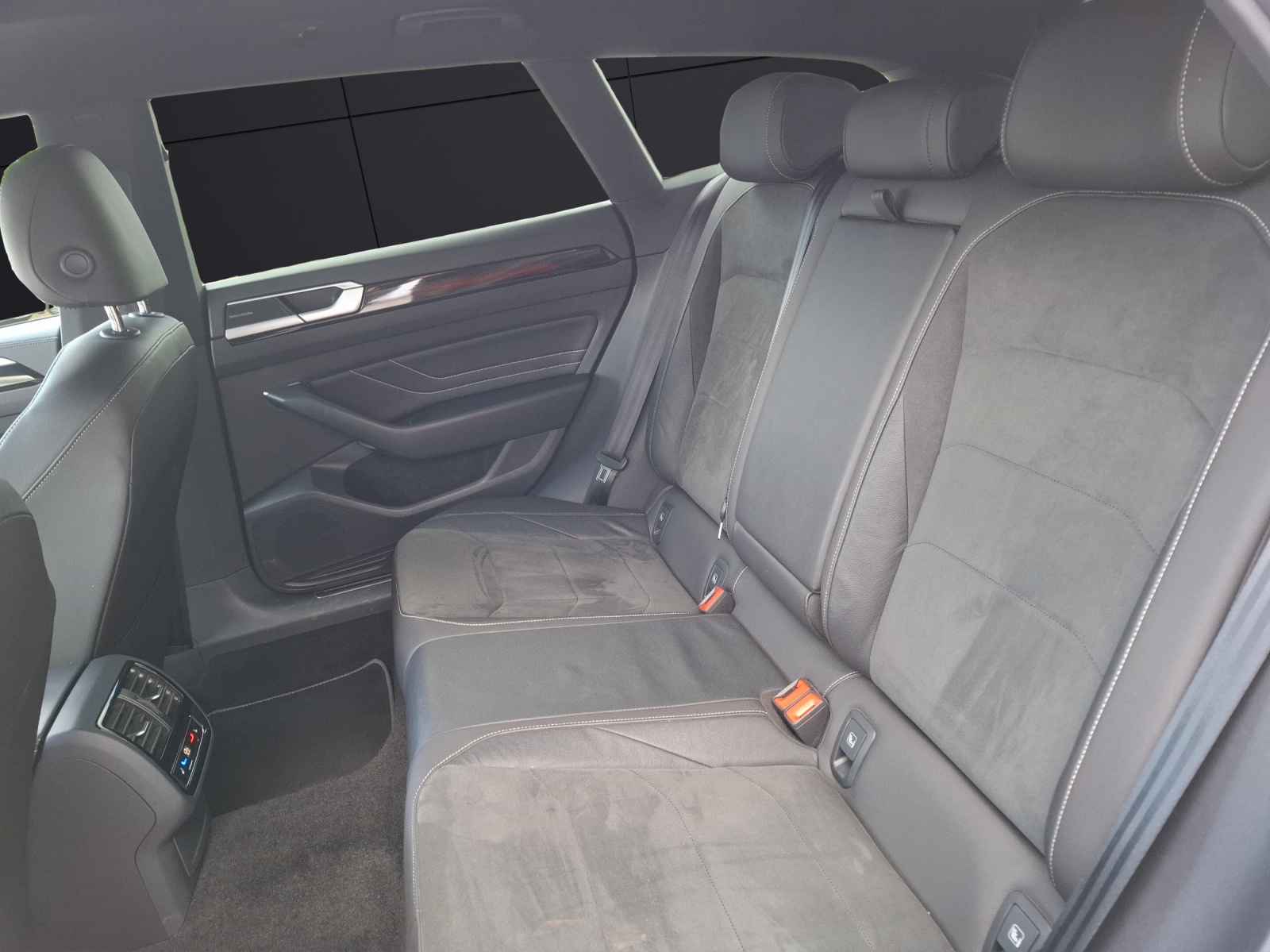 Fahrzeugabbildung Volkswagen Arteon SB TSI R-Line DSG LED Navi AID Pano Harman ACC RFK SH 18