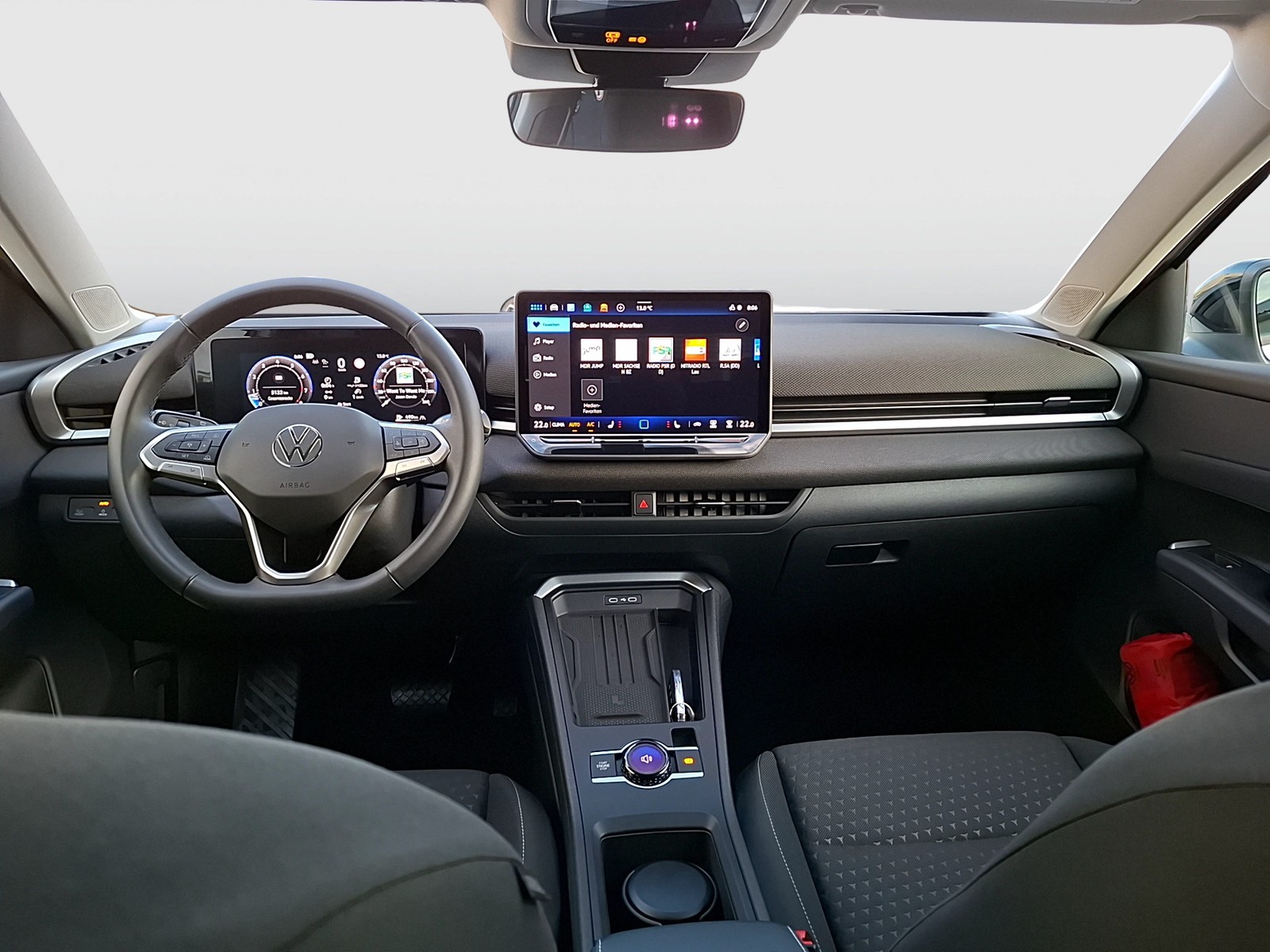 Fahrzeugabbildung Volkswagen T-Roc eTSI Life DSG LEDplus Navi AID ACC RFK SH