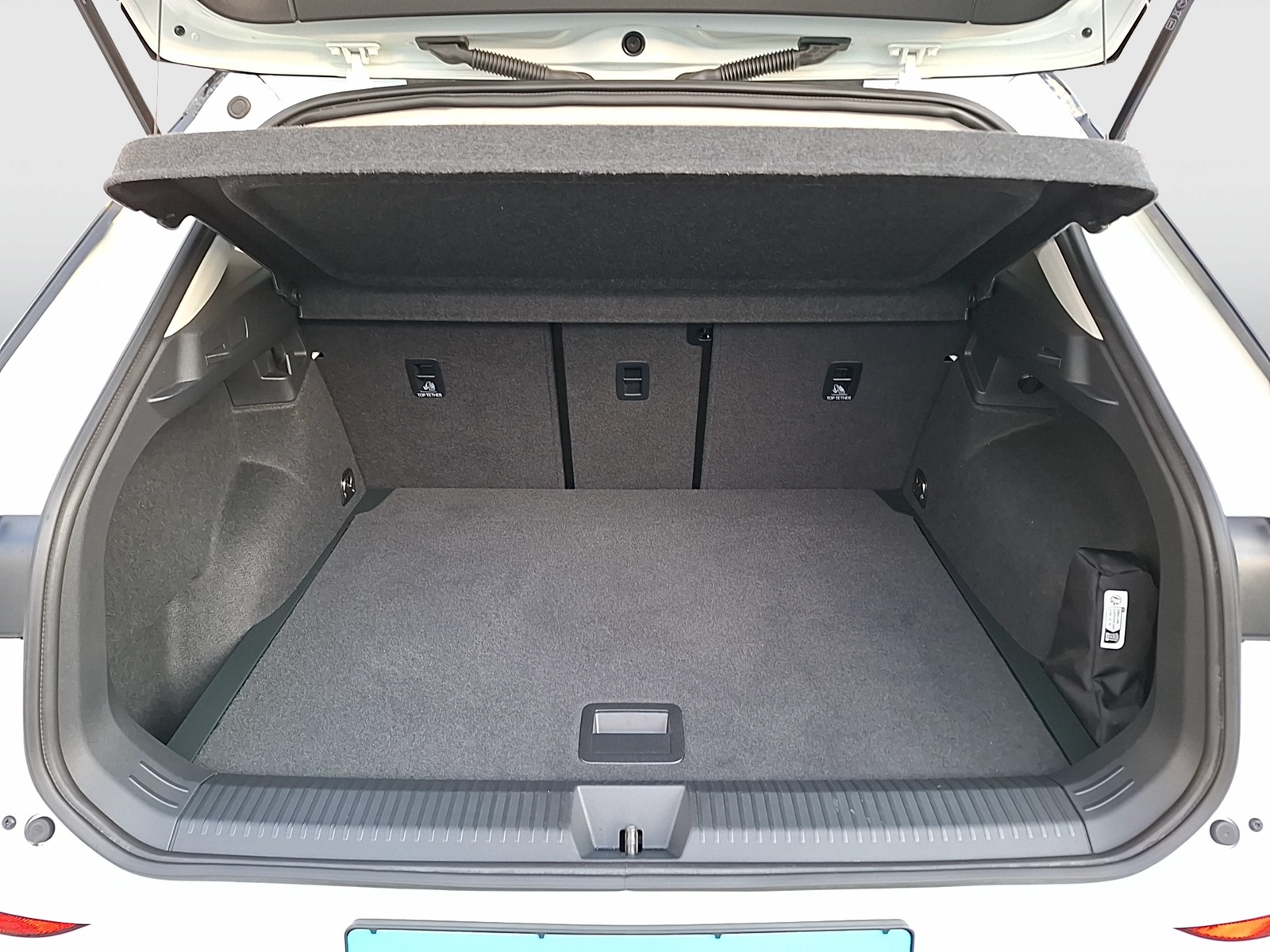 Fahrzeugabbildung Volkswagen T-Roc eTSI Life DSG LEDplus Navi AID ACC RFK SH