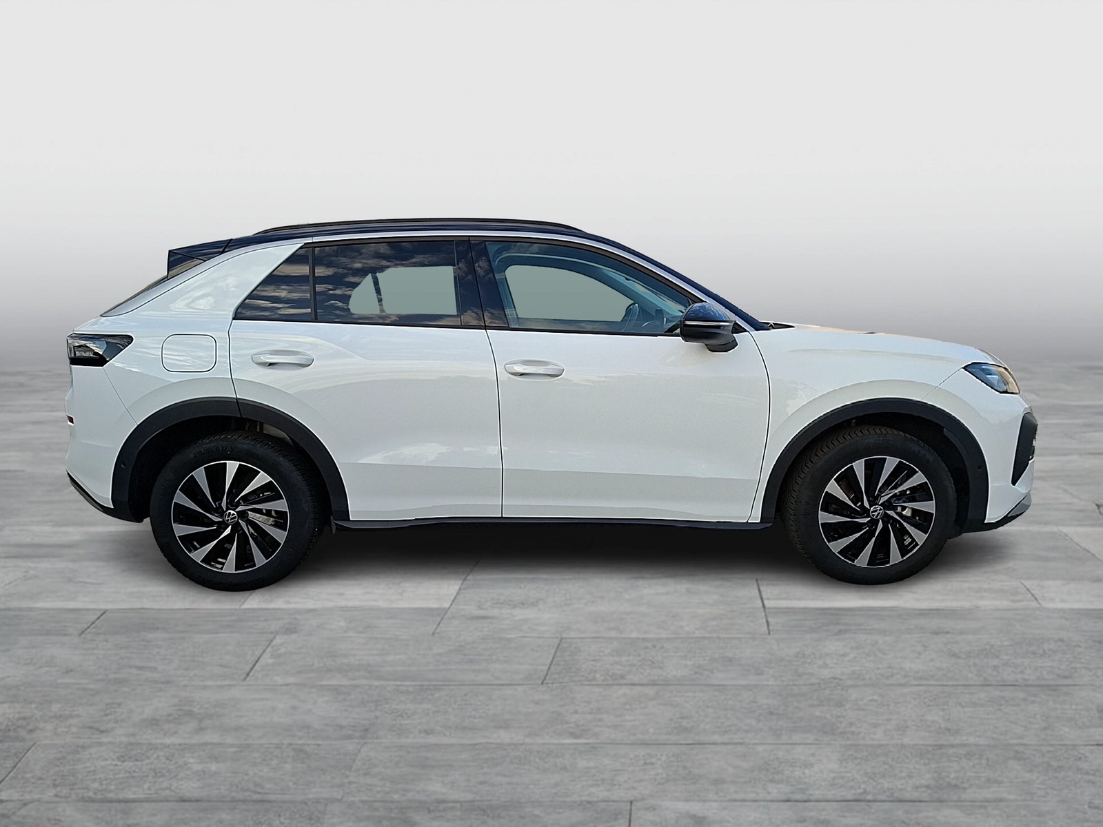 Fahrzeugabbildung Volkswagen T-Roc eTSI Life DSG LEDplus Navi AID ACC RFK SH