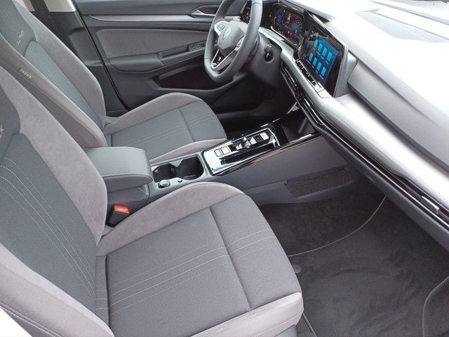 Fahrzeugabbildung Volkswagen Golf VIII Variant TDI Alltrack 4Mo DSG Navi Matrix DCP 18