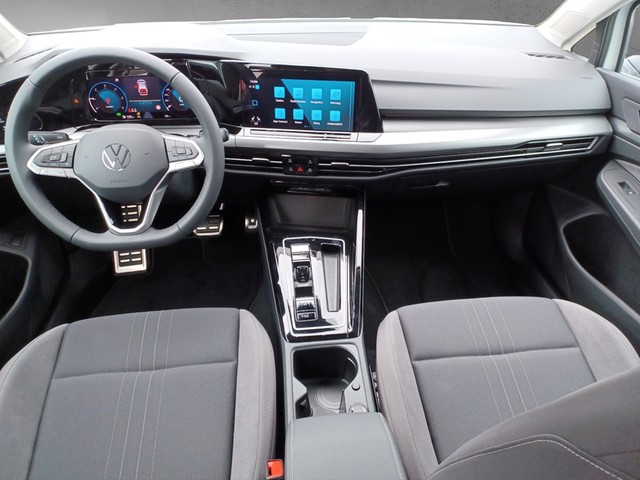 Fahrzeugabbildung Volkswagen Golf VIII Variant TDI Alltrack 4Mo DSG Navi Matrix DCP 18