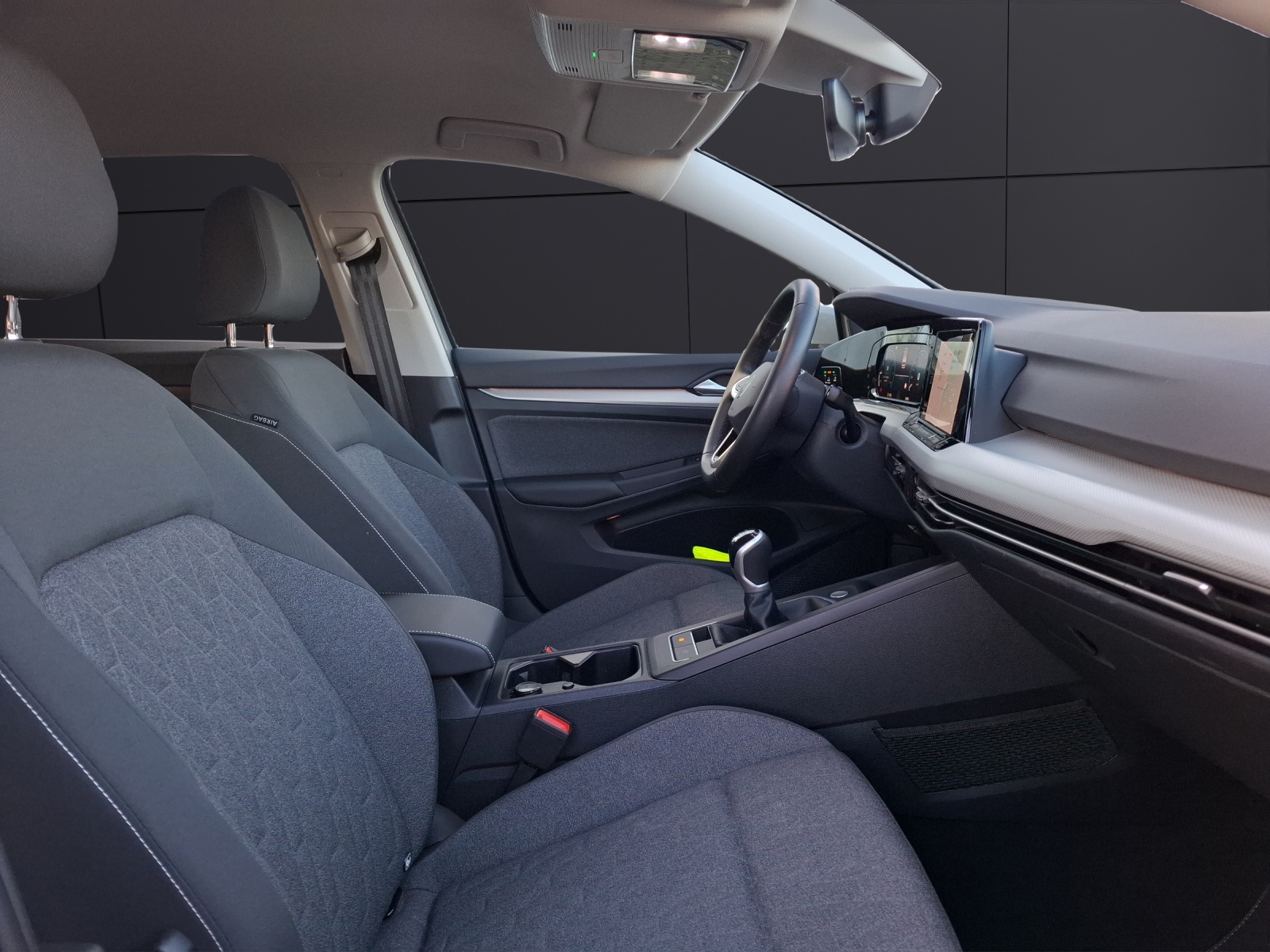 Fahrzeugabbildung Volkswagen Golf VIII Variant TSI Move LED ACC AID NAVI PDC SHZ