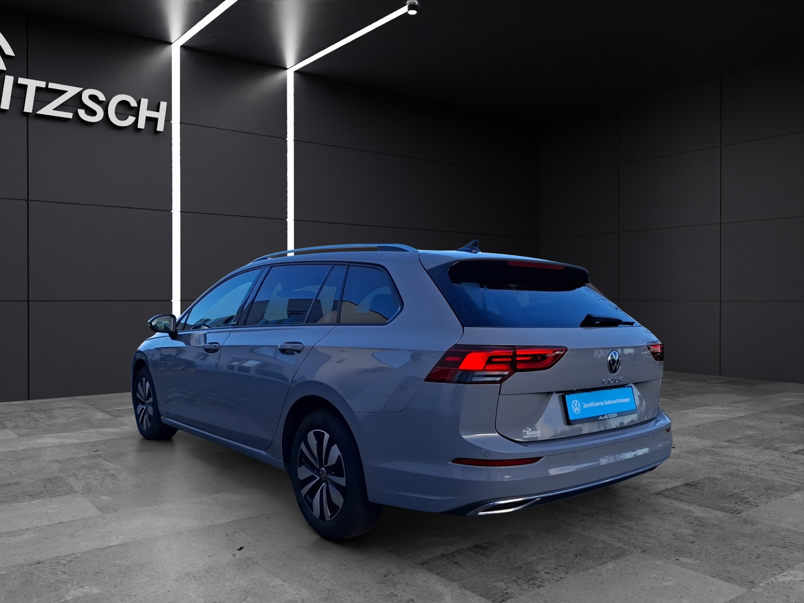 Fahrzeugabbildung Volkswagen Golf VIII Variant TSI Move LED ACC AID NAVI PDC SHZ