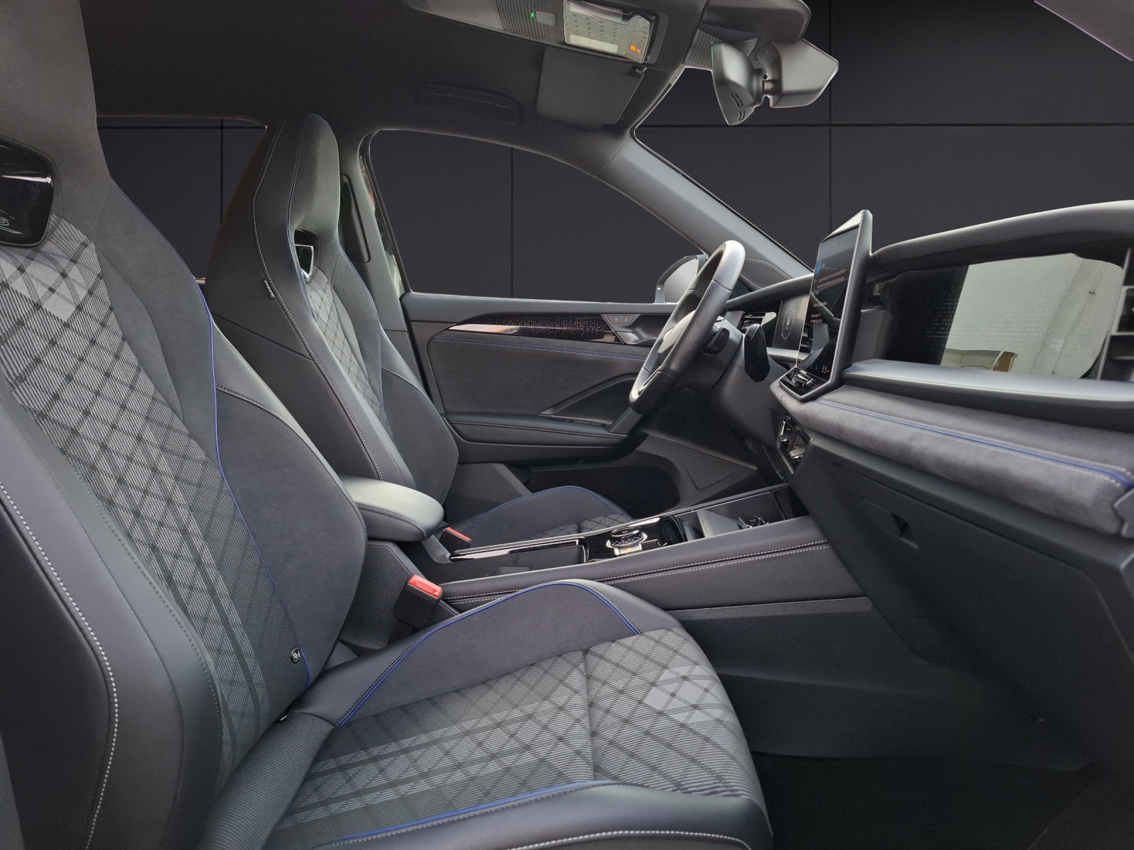 Fahrzeugabbildung Volkswagen Tayron TDI R-Line DSG 4M Matrix AHK Navi AID HUD ACC RFK SH 20