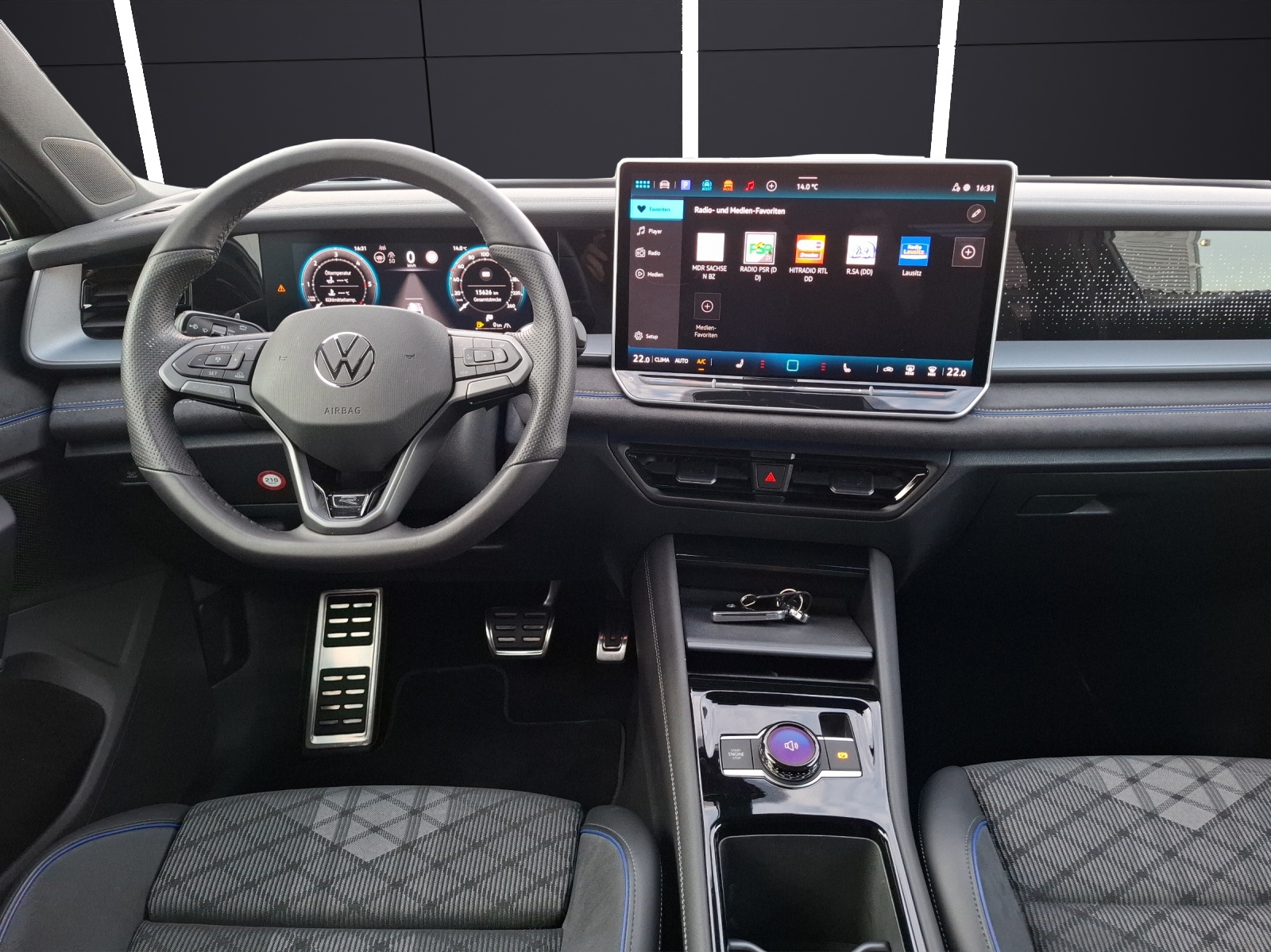 Fahrzeugabbildung Volkswagen Tayron TDI R-Line DSG 4M Matrix AHK Navi AID HUD ACC RFK SH 20