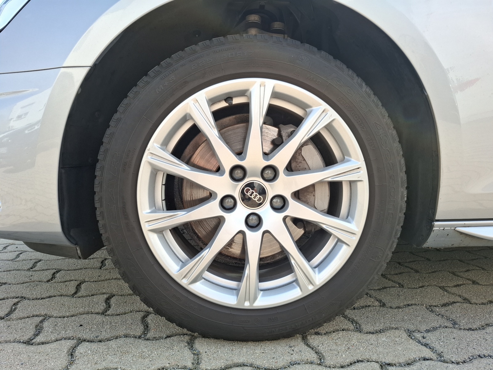 Fahrzeugabbildung Audi A4 Avant 40 TFSI advanced quattro S-tronic Navi AVC RFK