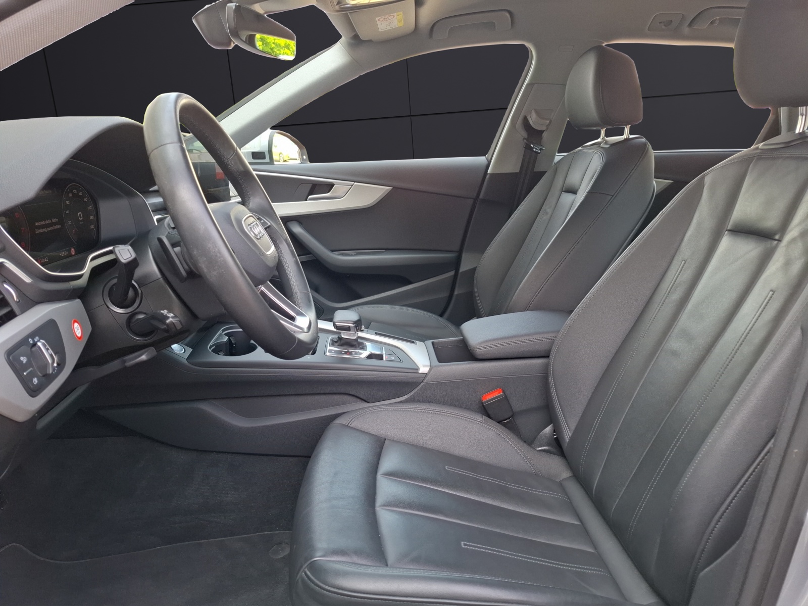 Fahrzeugabbildung Audi A4 Avant 40 TFSI advanced quattro S-tronic Navi AVC RFK