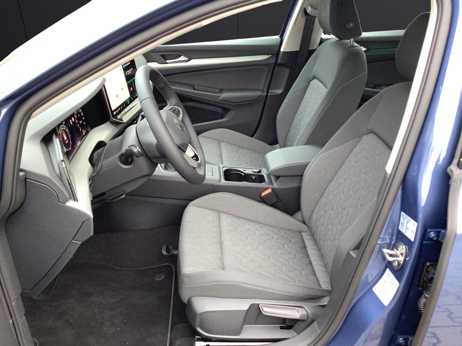 Fahrzeugabbildung Volkswagen Golf VIII Variant 1.5 TSI 85 kW Life