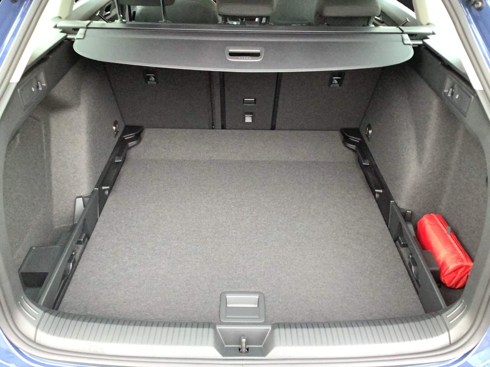Fahrzeugabbildung Volkswagen Golf VIII Variant 1.5 TSI 85 kW Life