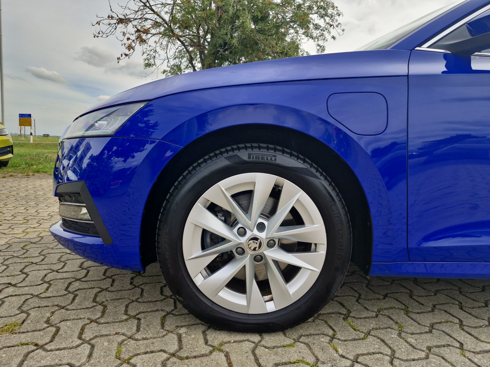 Fahrzeugabbildung SKODA Octavia Combi Style iV 1.4 TSI DSG AHZ ACC LED PANORAMADACH