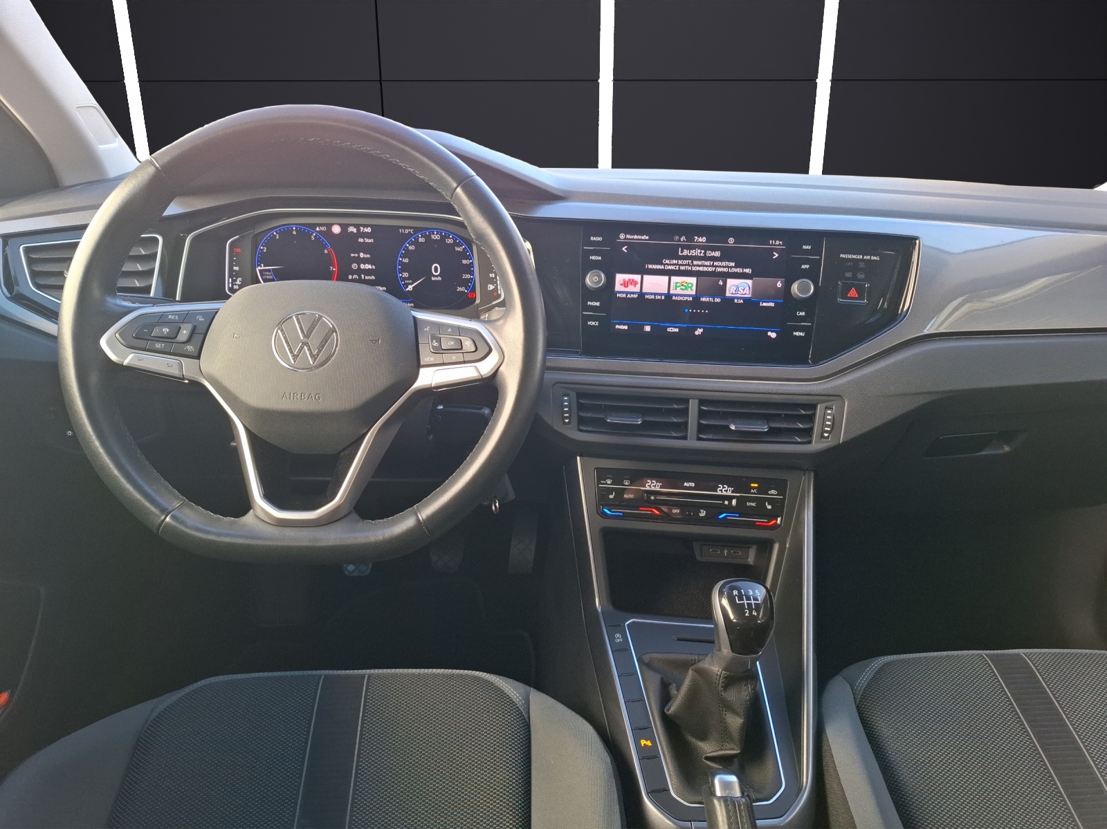 Fahrzeugabbildung Volkswagen Polo TSI Style Matrix Navi AID ACC PDC SH LM