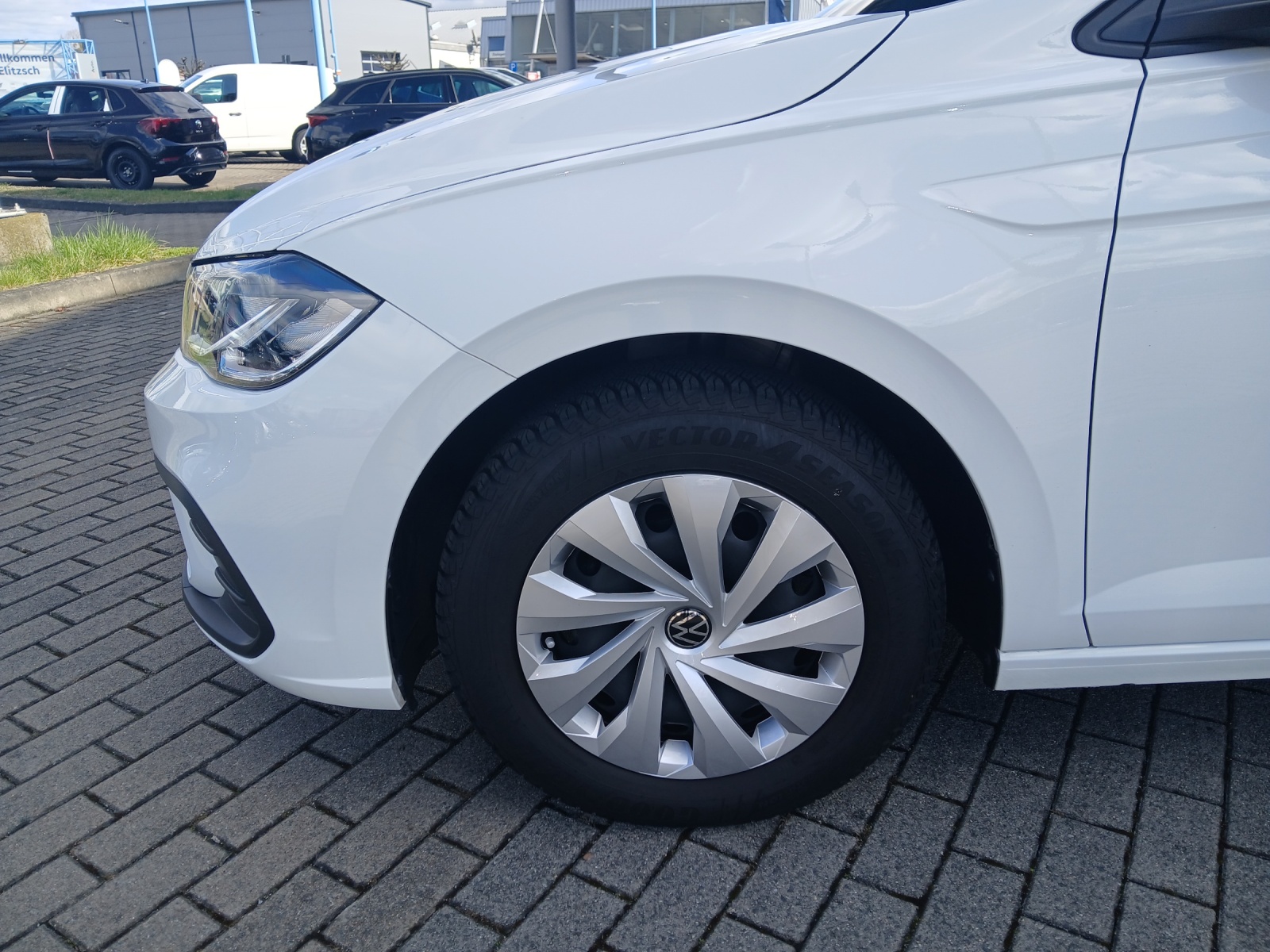 Fahrzeugabbildung Volkswagen Polo 1.0 Life LED Climatronic PDC SH