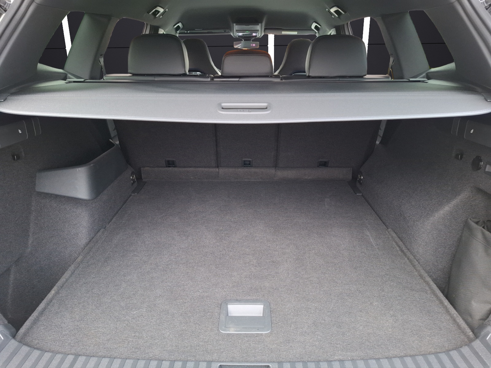 Fahrzeugabbildung Volkswagen Tayron TDI R-Line DSG 4M Matrix AHK Navi AID ACC RFK Harman SH 20