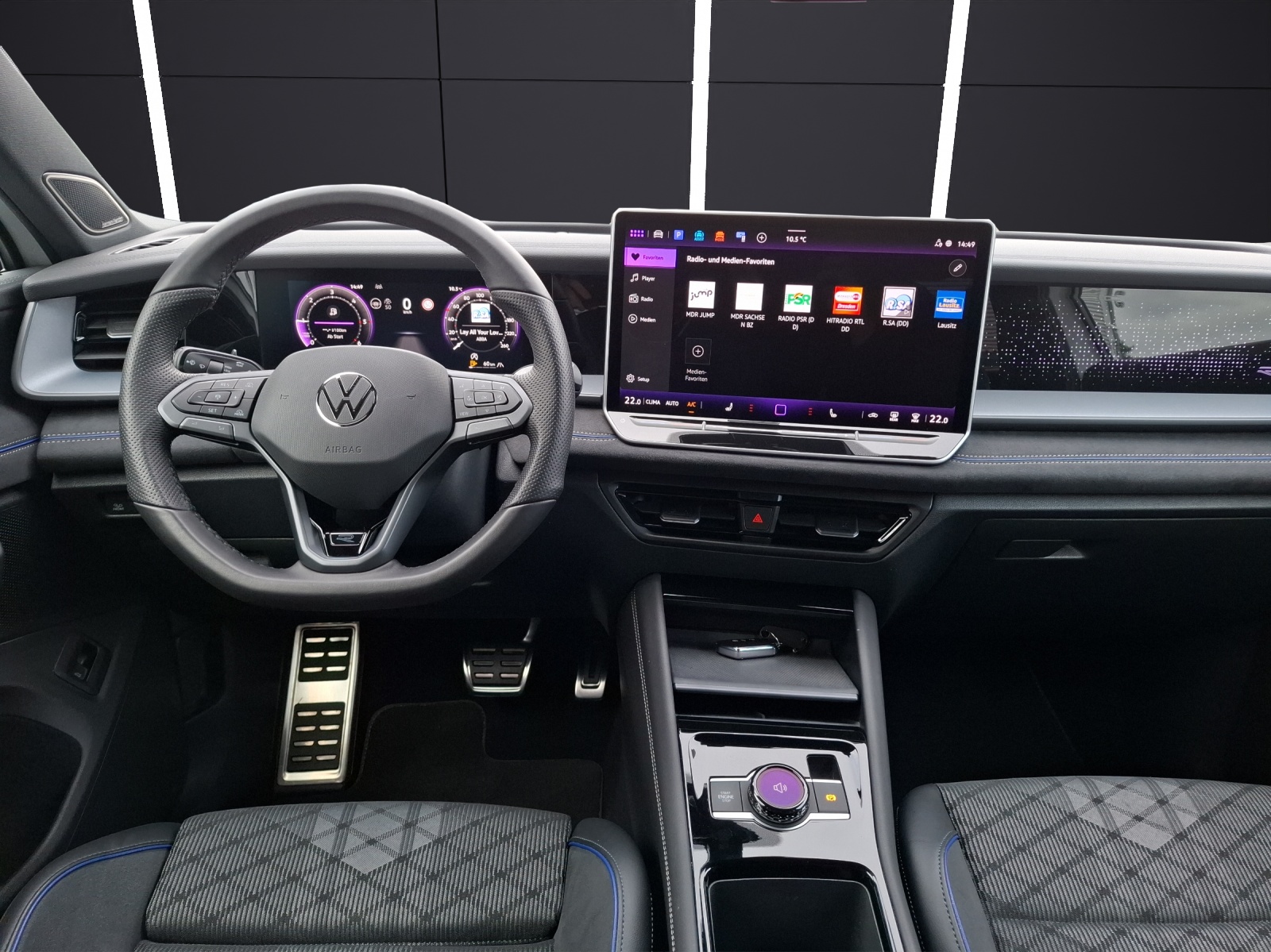 Fahrzeugabbildung Volkswagen Tayron TDI R-Line DSG 4M Matrix AHK Navi AID ACC RFK Harman SH 20