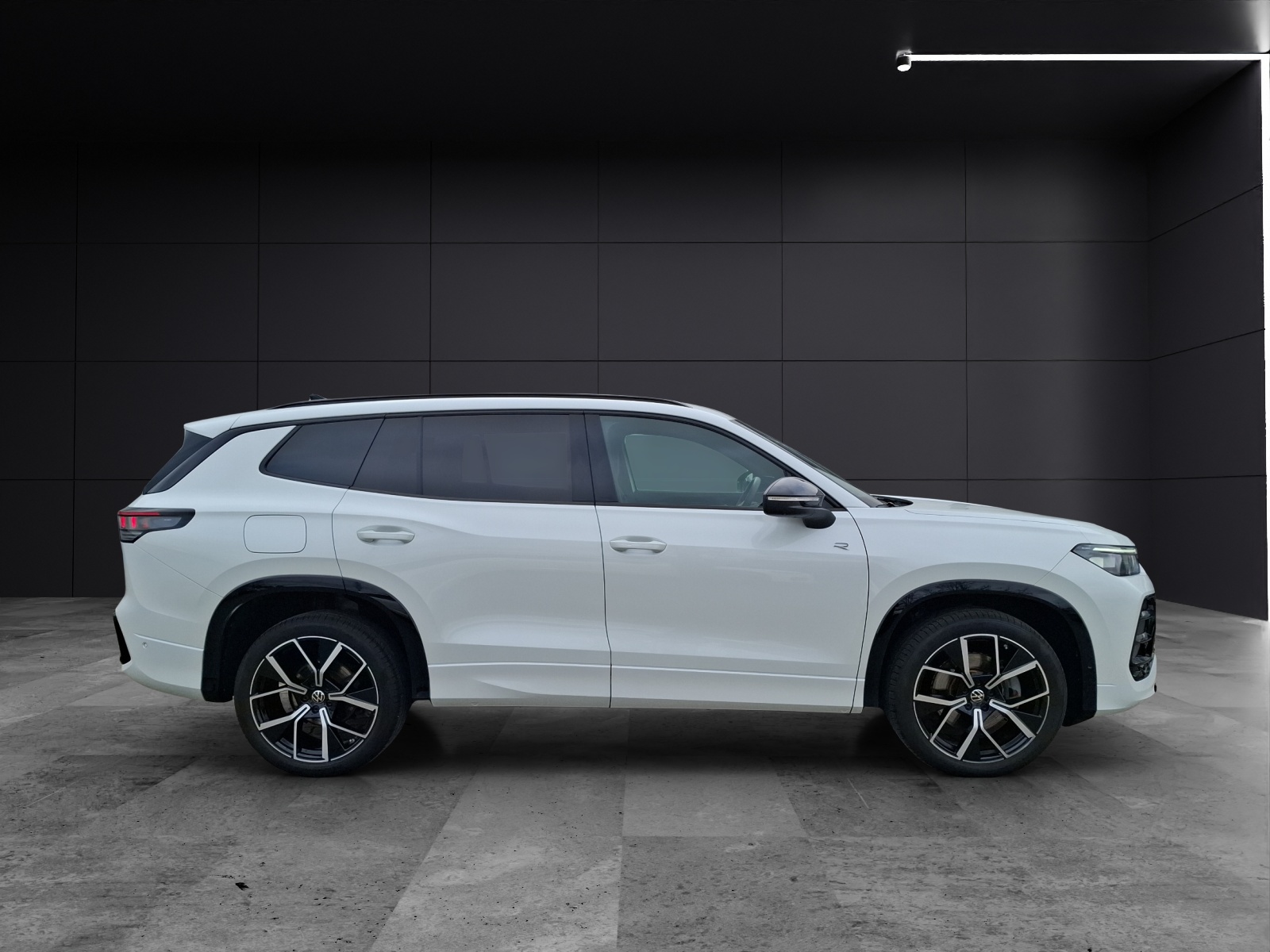 Fahrzeugabbildung Volkswagen Tayron TDI R-Line DSG 4M Matrix AHK Navi AID ACC RFK Harman SH 20
