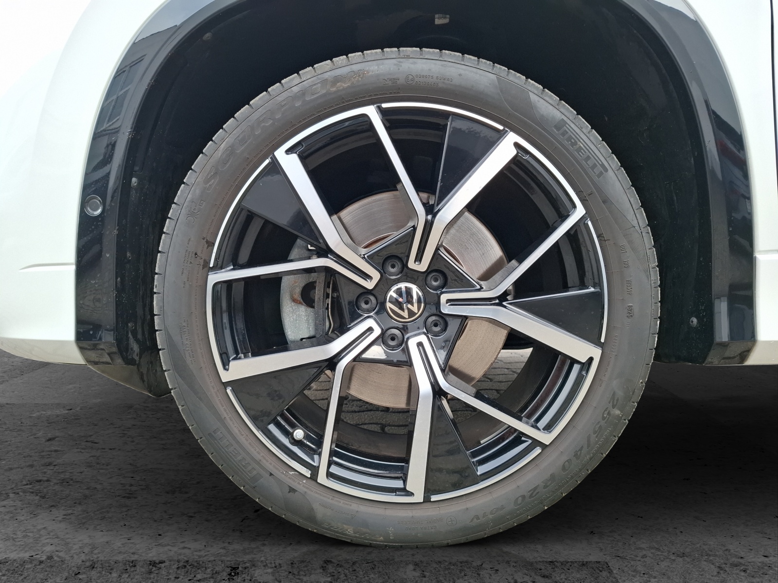 Fahrzeugabbildung Volkswagen Tayron TDI R-Line DSG 4M Matrix AHK Navi AID ACC RFK Harman SH 20