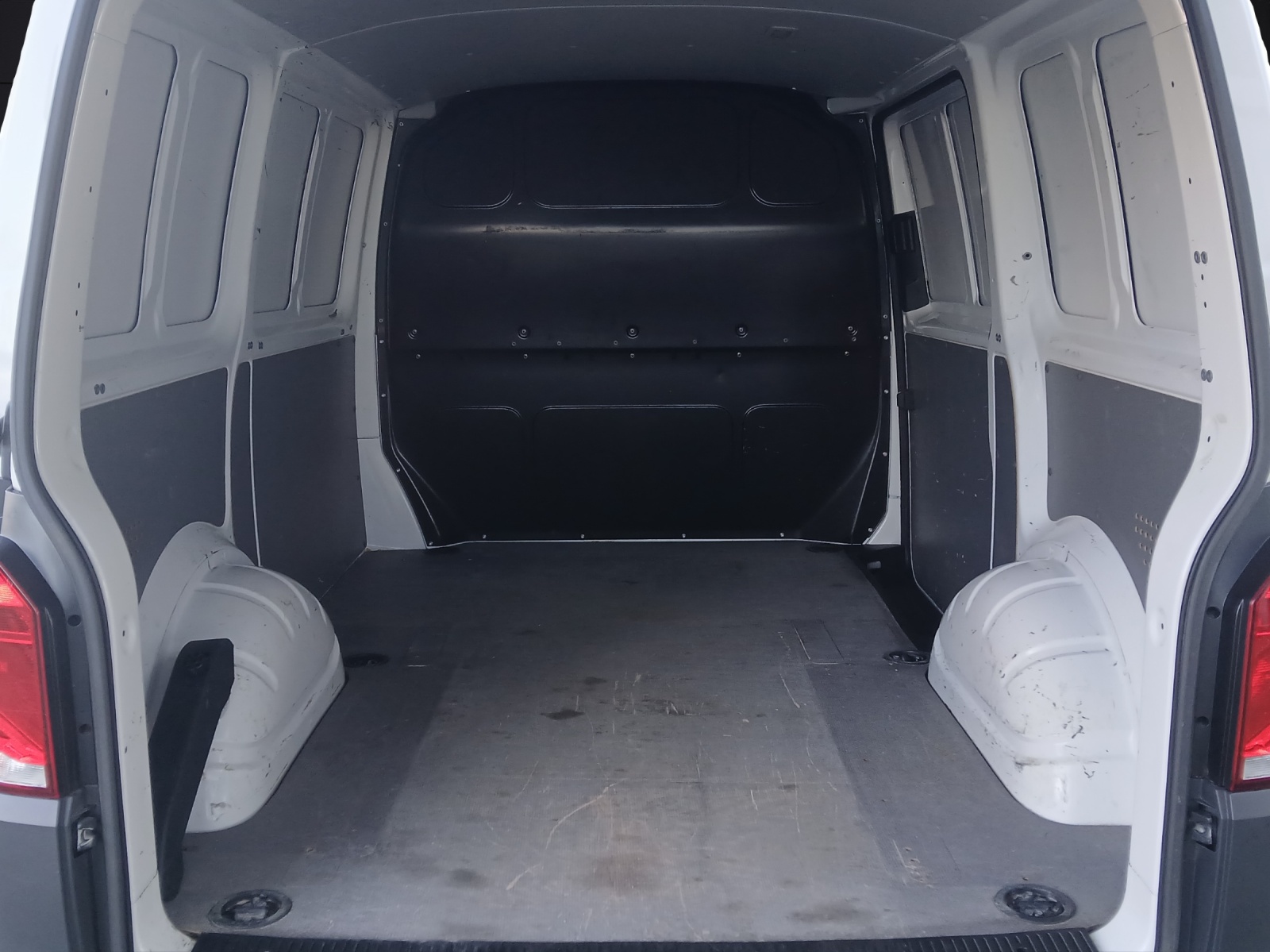 Fahrzeugabbildung Volkswagen T6 Transporter T6.1 TDI Kasten EcoProfi AHK Klima DAB