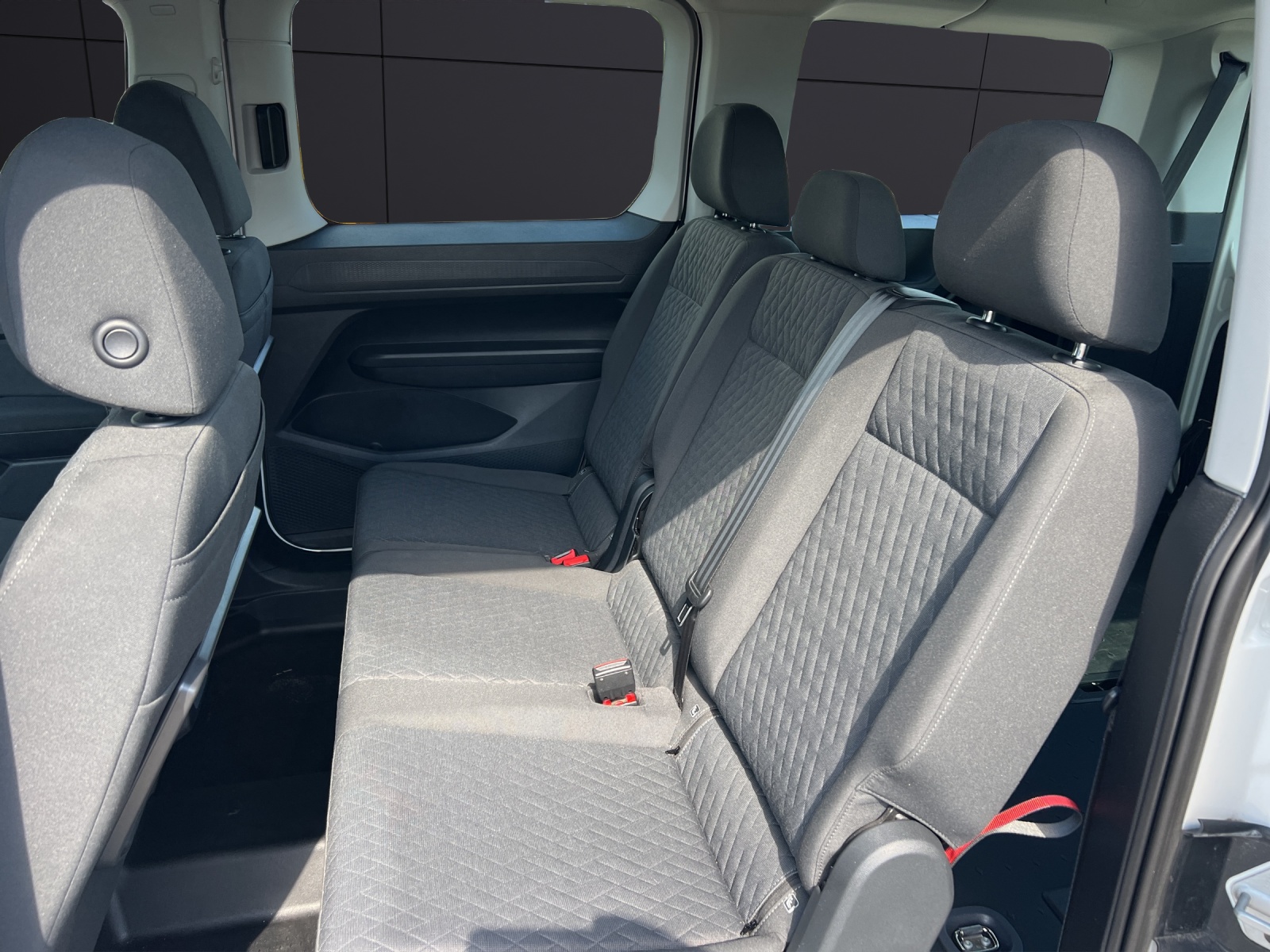 Fahrzeugabbildung Volkswagen Caddy TDI Life Maxi LED Klima SHZ PDC DAB+