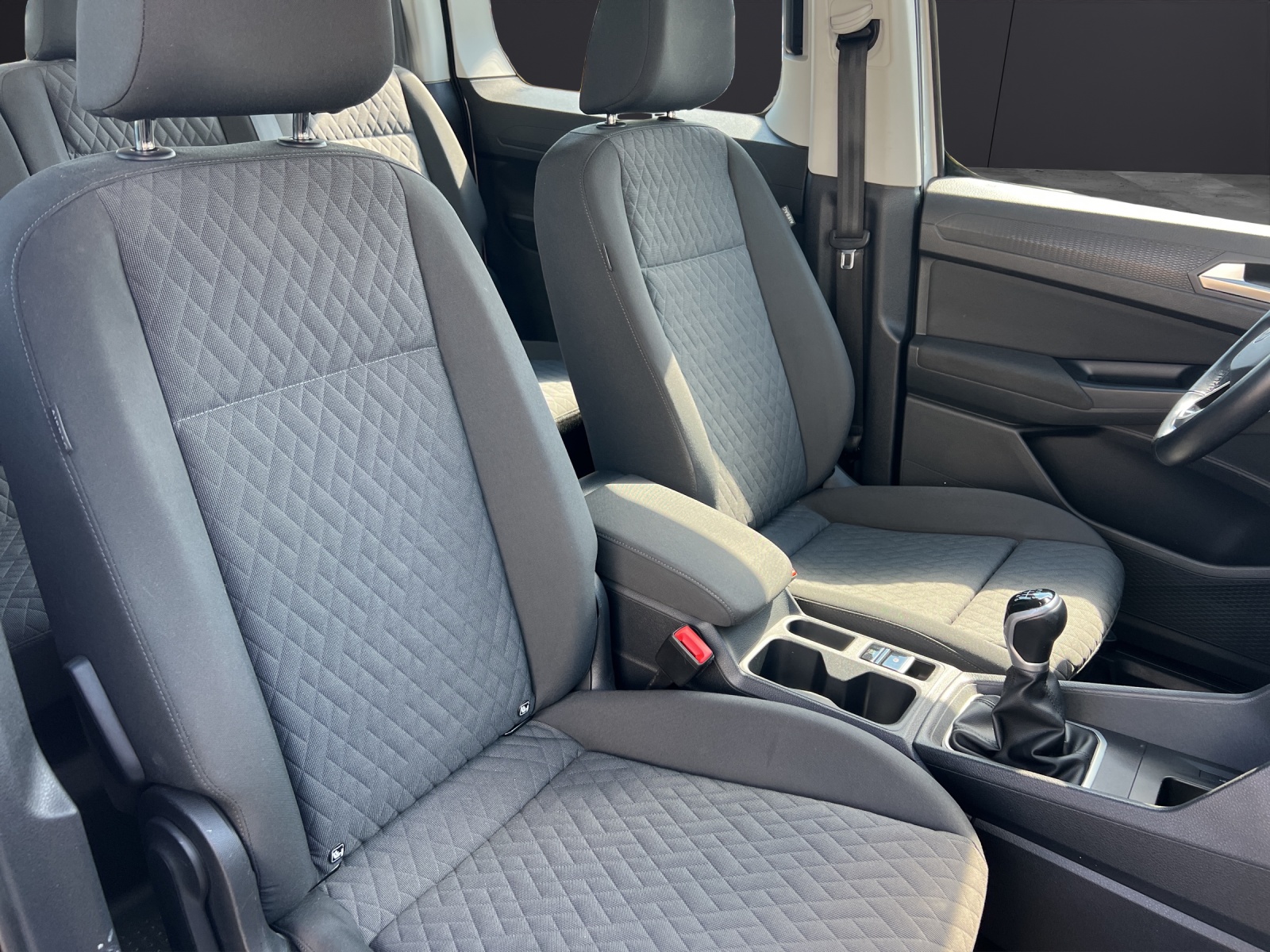 Fahrzeugabbildung Volkswagen Caddy TDI Life Maxi LED Klima SHZ PDC DAB+