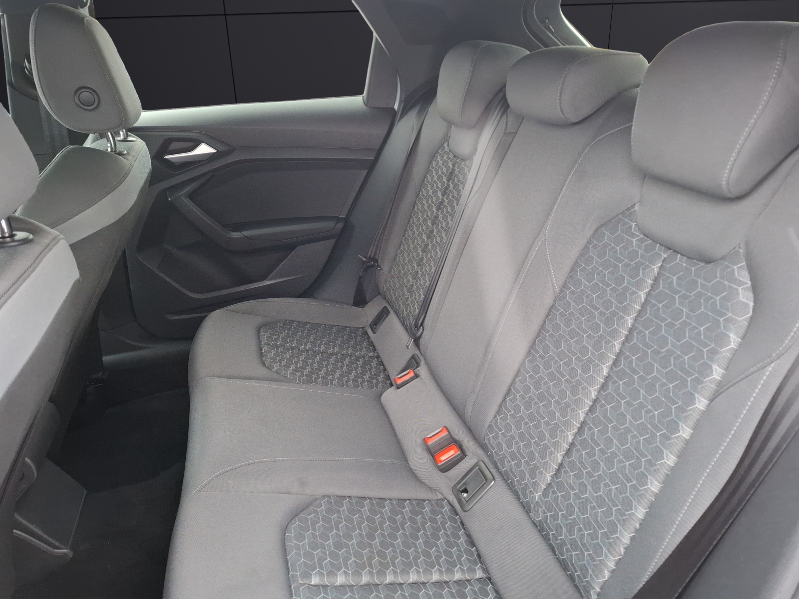 Fahrzeugabbildung Audi A1 Sportback 25 TFSI S-line black S-tronic LED AVC APP GRA PDC SH