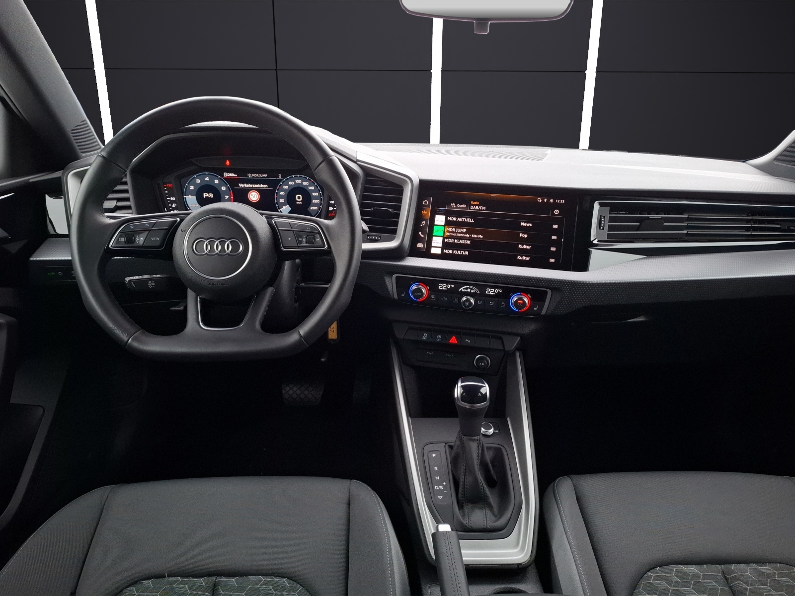 Fahrzeugabbildung Audi A1 Sportback 25 TFSI S-line black S-tronic LED AVC APP GRA PDC SH